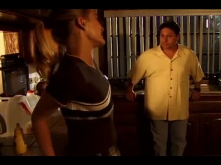 sexo oral homem mais velho chupando buceta a força