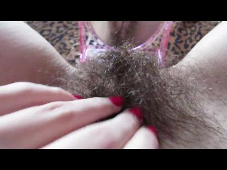 buceta cabeluda na siririca