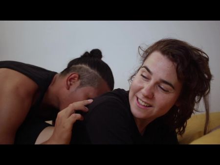 médico faz lavagem anal