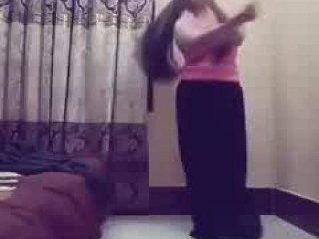 criança dançando funk