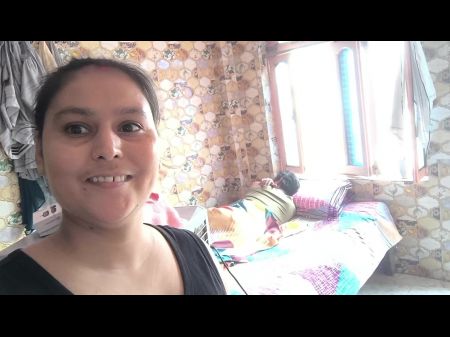 casal tomando banho espelho