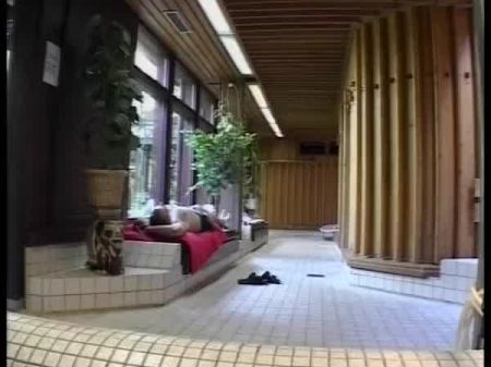 novinha na sauna