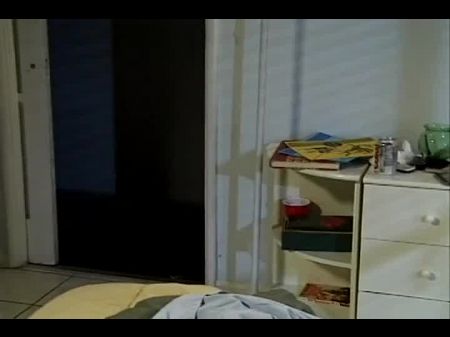 garota com nojo de engolir a porra