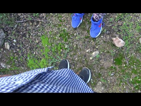 homem com erecção em público