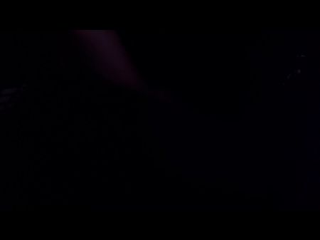 tocando siririca em pé